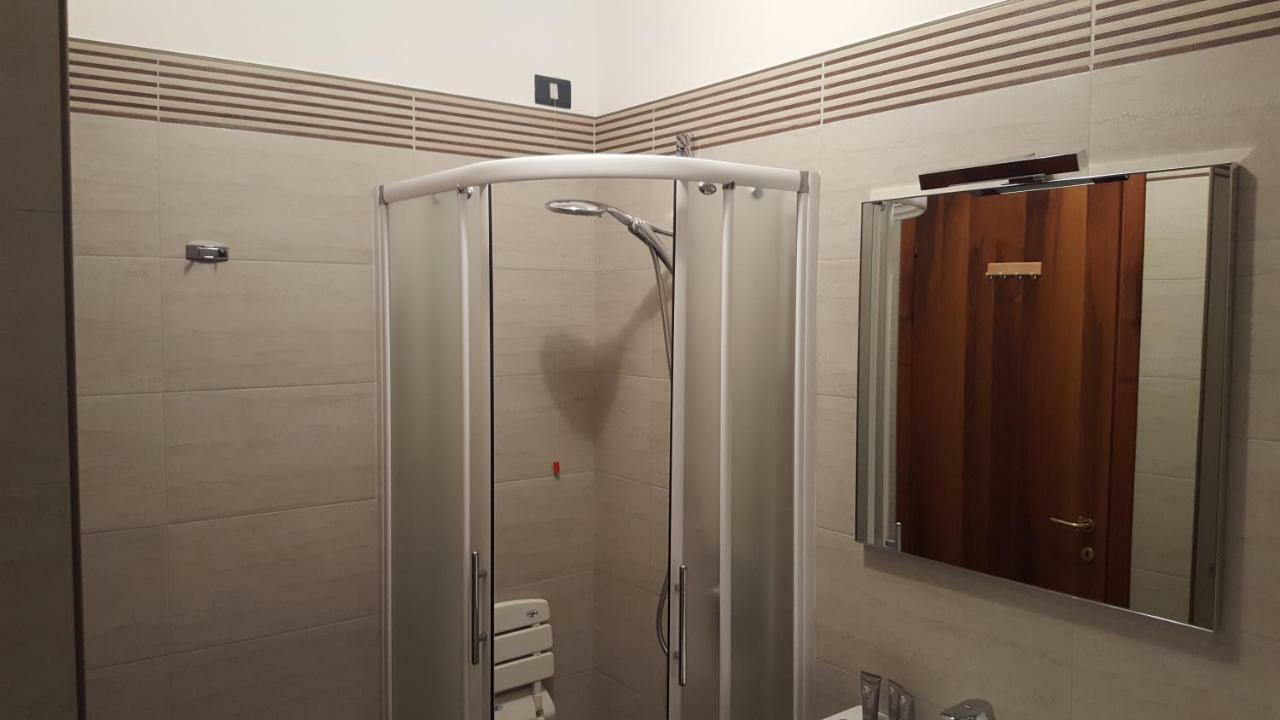 Appartamento Michele Tre Piscine Caraibiche Desenzano Del Garda Extérieur photo